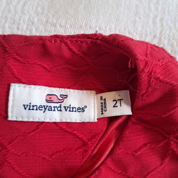Vineyard Vines girls size 2T deep red whale tail design fabric, blue accent EUC - Picture 4 of 6